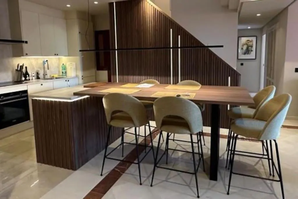 Havsutsikt - Penthouse 200 M Fran Stranden - Elviria Marbella Apartment
